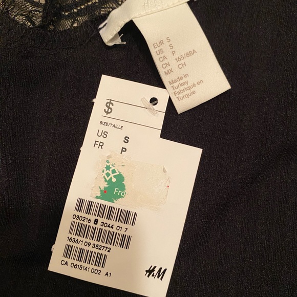 H&M ribbed black v neck with lace shirt - Picture 8 of 10